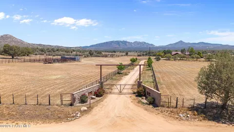 12650 W Z-3 Ranch Rd, Skull Valley, AZ 86338