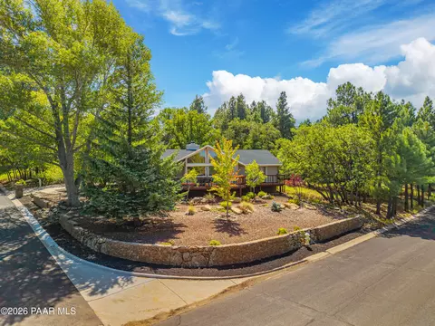 Exterior - 5801 E Ridge Dr, Flagstaff, AZ 86004 photo 2 of 7
