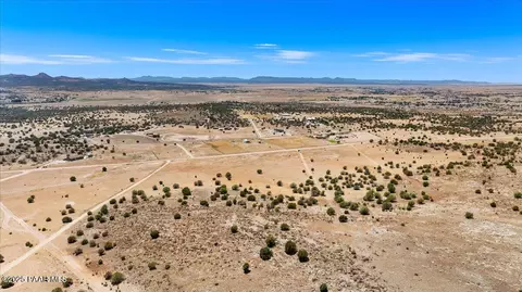 1555 E Great Pl, Paulden, AZ 86334 photo 18