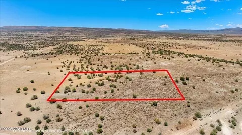 1555 E Great Pl, Paulden, AZ 86334 photo 4