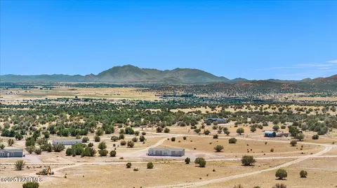 1555 E Great Pl, Paulden, AZ 86334 photo 7