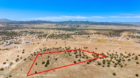 1555 E Great Pl, Paulden, AZ 86334 photo 2