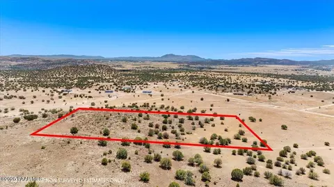 1555 E Great Pl, Paulden, AZ 86334 photo 3