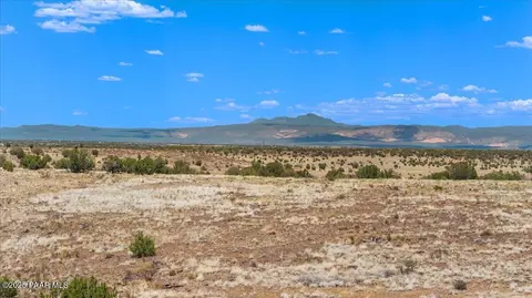 1555 E Great Pl, Paulden, AZ 86334 photo 11