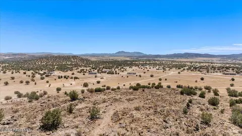 1555 E Great Pl, Paulden, AZ 86334 photo 8