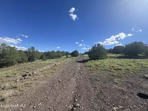 4529 W Eagle Wings Dr, Williams, AZ 86046 photo 2