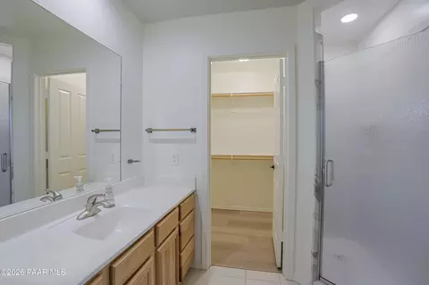 Bath - 890 E Latigo Ct, Paulden, AZ 86334 photo 5 of 6