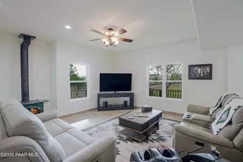 Living - 890 E Latigo Ct, Paulden, AZ 86334 photo 2 of 3