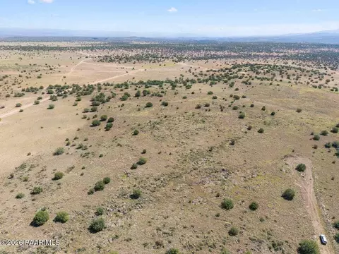 098 E Great Pl # R, Paulden, AZ 86334 photo 3