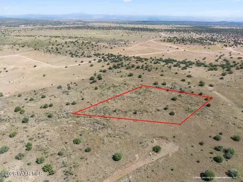 098 E Great Pl # R, Paulden, AZ 86334 photo 8