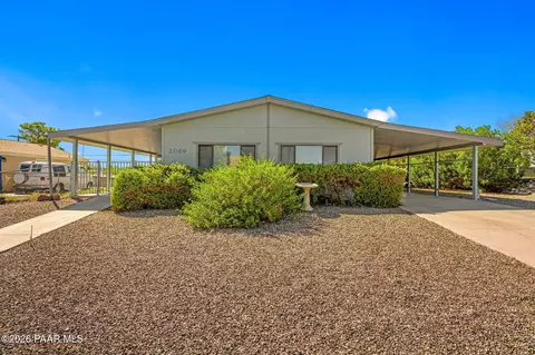 2069 W Smoketree Dr, Wickenburg, AZ 85390