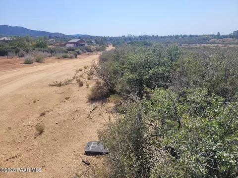 8095 W Barrington Rd, Wilhoit, AZ 86332
