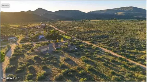 6565 S Musgrove Rd, Skull Valley, AZ 86338