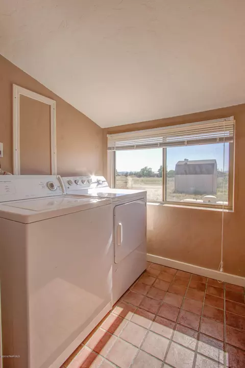 575 W Iris Rd, Paulden, AZ 86334 photo 13