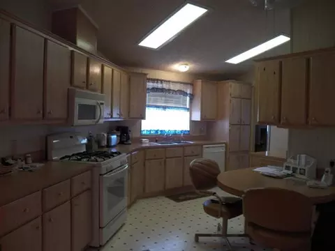 896 W Riverview Pl, Yuma, AZ 85365 photo 2