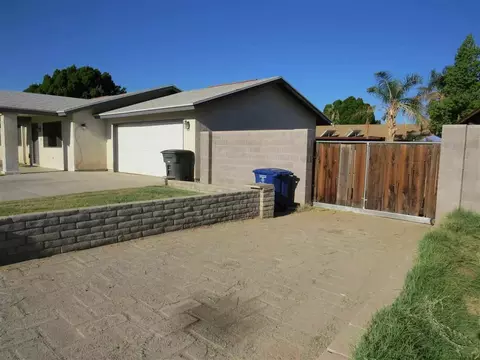 2054 S Citrus Loop, Yuma, AZ 85364 photo 2