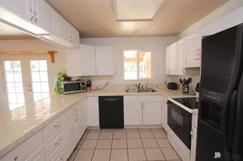1433 E 27 St, Yuma, AZ 85365 photo 4