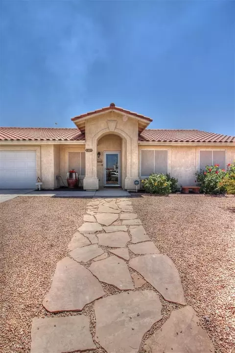 6329 E 45 Ln, Yuma, AZ 85365 photo 2