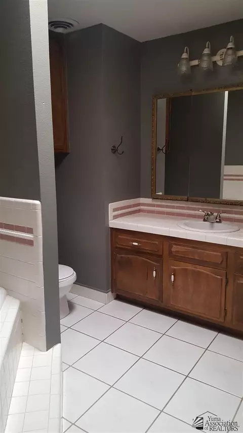 559 E 26 St, Yuma, AZ 85365 photo 9
