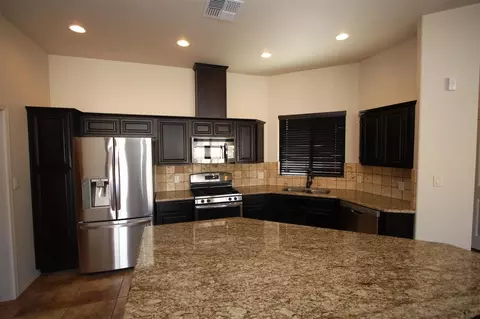 7826 E 37 St, Yuma, AZ 85364 photo 2