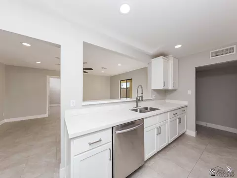 712 E 26 Pl, Yuma, AZ 85364 photo 7