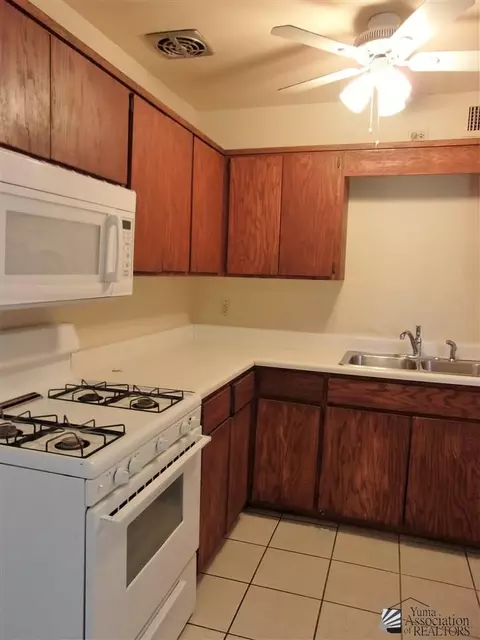 913 E 25 St, Yuma, AZ 85365 photo 6