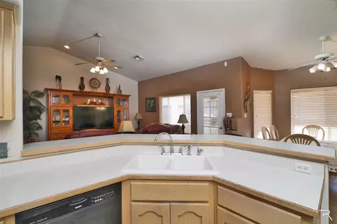10557 E 37 St, Yuma, AZ 85365 photo 8