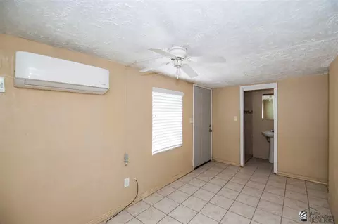 905 E 26 St, Yuma, AZ 85365 photo 4