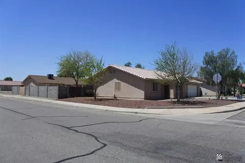 6185 E 41 Pl, Yuma, AZ 85365 photo 2