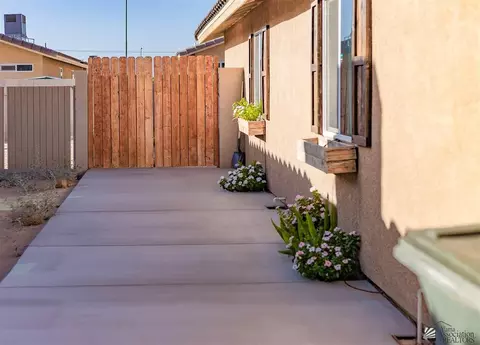 7098 E 37 St, Yuma, AZ 85365 photo 2