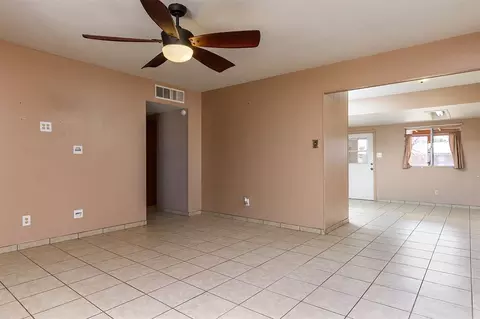 929 E 26 St, Yuma, AZ 85365 photo 2