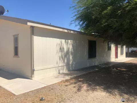 10534 E Sapphire Dr, Yuma, AZ 85365 photo 4