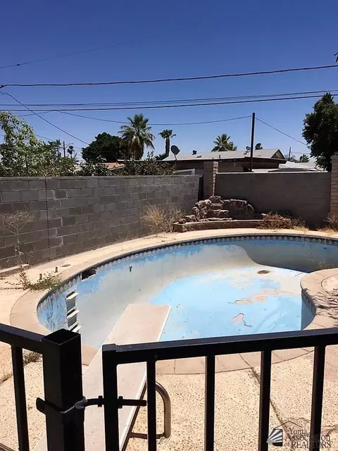 233 E 25 St, Yuma, AZ 85364 photo 2