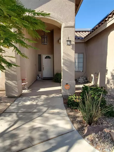 10602 E 38 Pl, Yuma, AZ 85365 photo 2