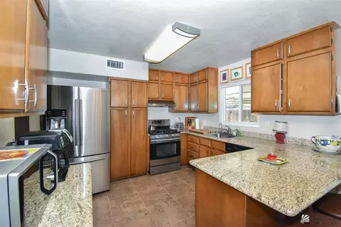 305 E Mesquite, Yuma, AZ 85364 photo 5