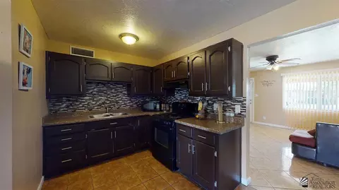 912 E 26 St, Yuma, AZ 85365 photo 8
