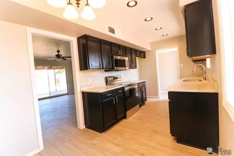 303 E 30 St, Yuma, AZ 85364 photo 2