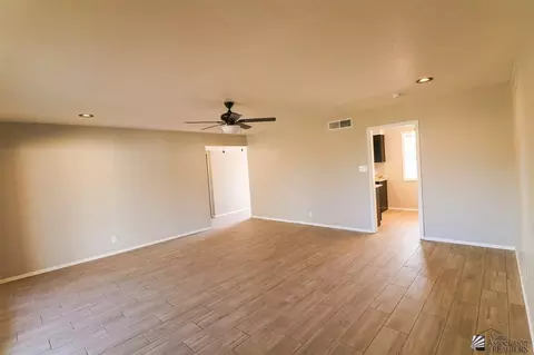 303 E 30 St, Yuma, AZ 85364 photo 3