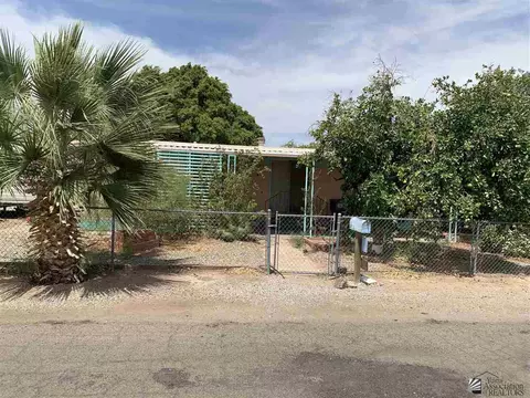 1126 S Dora Ave, Yuma, AZ 85364 photo 2