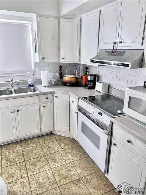 521 E Robin Ln, Yuma, AZ 85364 photo 2