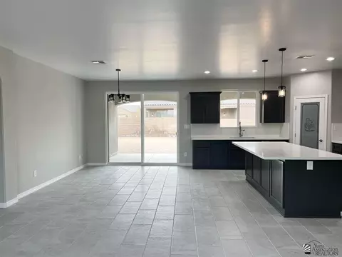 10129 E 39 Pl, Yuma, AZ 85367 photo 2