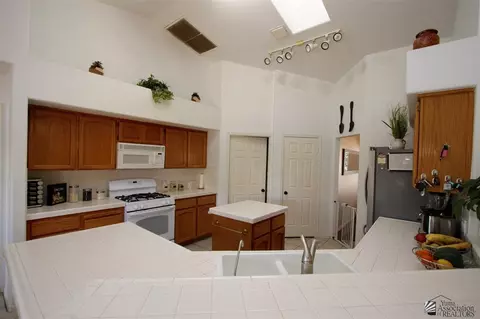 7835 E Topeka Pl, Yuma, AZ 85365 photo 9