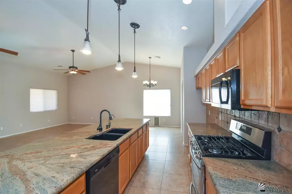  11884 E 27 Pl, Yuma, AZ 85367 photo 3
