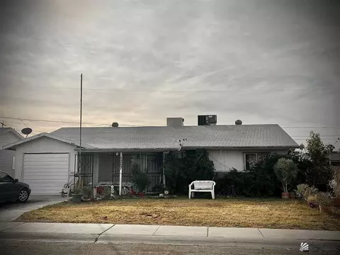 1057 E Corona Dr, Yuma, AZ 85365