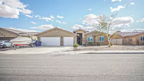 7587 E 41 St, Yuma, AZ 85365 photo 2