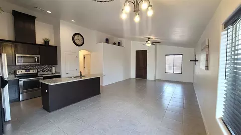 8696 E 35 St, Yuma, AZ 85365 photo 4