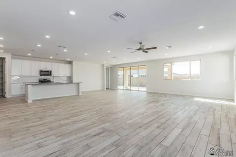 Living - 14581 E 42 St, Yuma, AZ 85367 photo 3 of 4