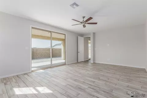 Living - 14581 E 42 St, Yuma, AZ 85367 photo 4 of 4