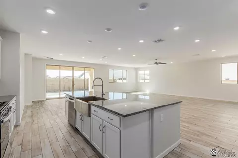 Kitchen - 14581 E 42 St, Yuma, AZ 85367 photo 3 of 3