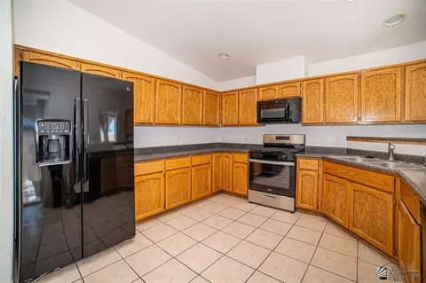 Kitchen - 14839 E 54 St, Yuma, AZ 85367 photo 2 of 4